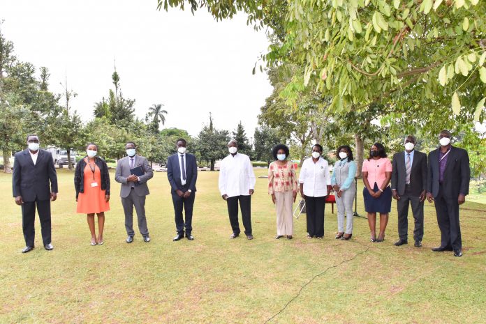 MUSEVENI MEETS SCIENTISTS, HERBALISTS & OFFICIALS FROM WHO.