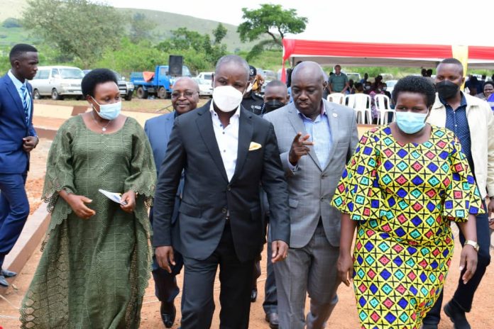 Tayebwa rallies men to allow wives take on positions of leadership