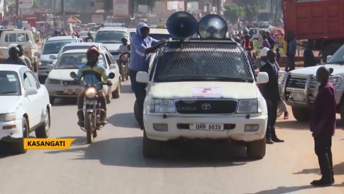 Dr Kiiza Besigye attempts to proceed to Kampala city