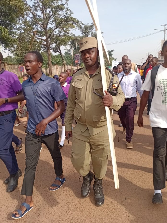 Orthodox Archbishop leads ecumenical Way of the Cross in Kampala