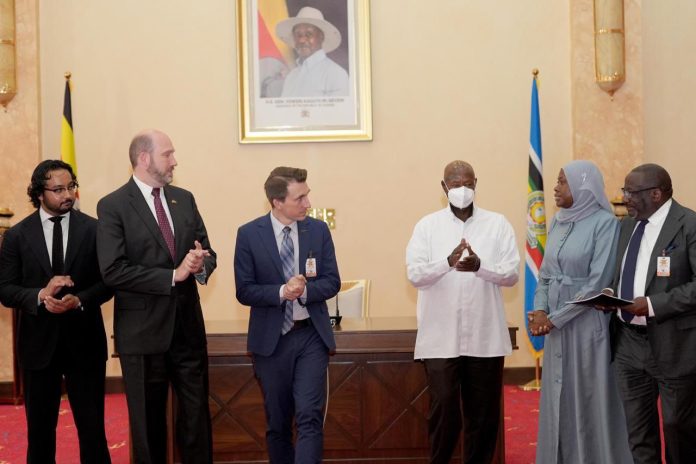 President Museveni witnesses signing of Starlink Licence Agreement, marking entry into Uganda’s Telecom Sector