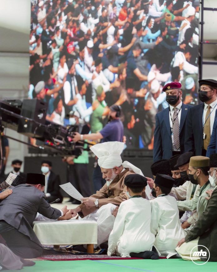Ahmadiyya Muslim Khalifa Calls for Moral Renewal and Stronger Commitment to One God