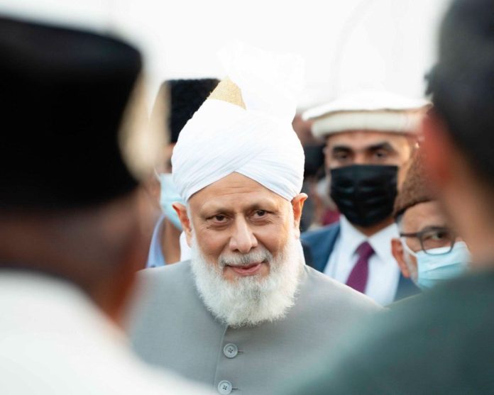 Ahmadiyya Muslim Leader Urges Women to Defend Their Rights Through Knowledge and Faith